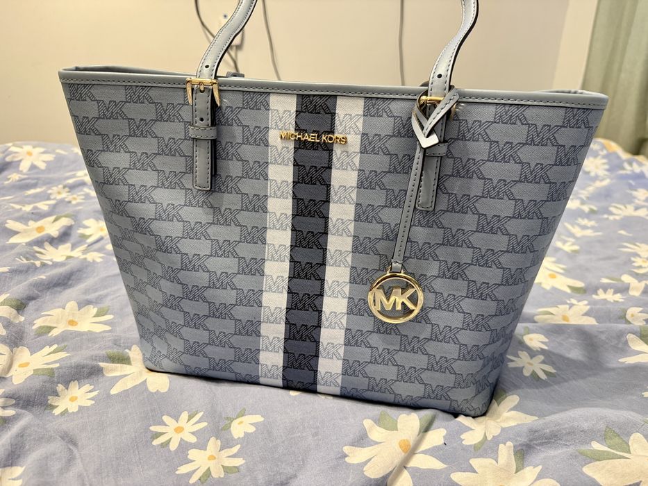 Michael Kors Jet Set Travel MD Carry All Tote
