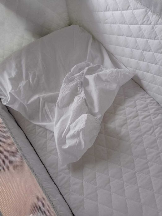 Cama asalvo para bebé...que pode ser encostada a cama de adulto.