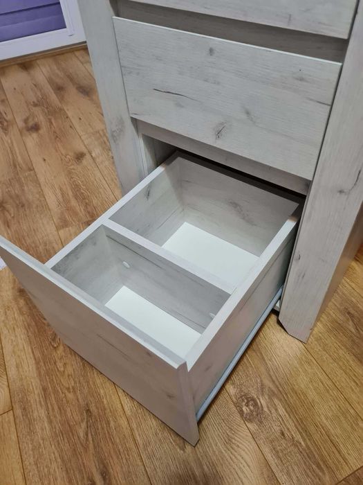 Biurko młodzieżowe