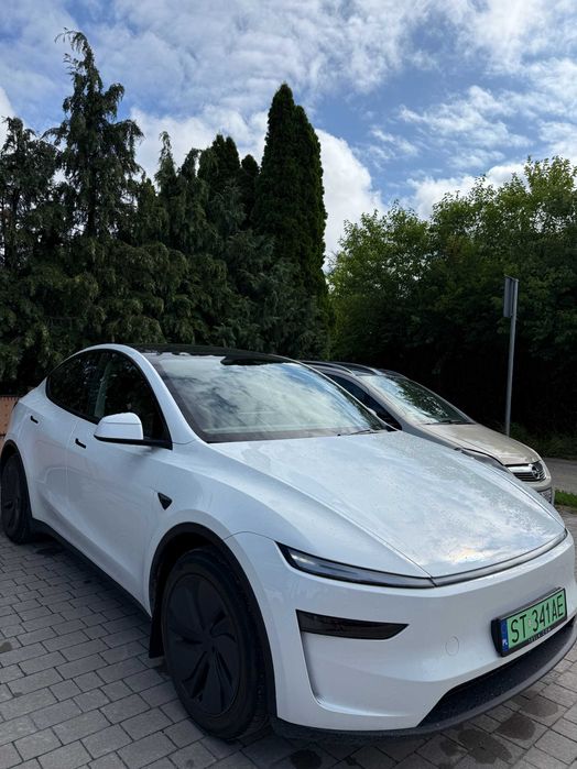 Wynajem samochodu Tesla Model Y Long Range 2025 Juniper