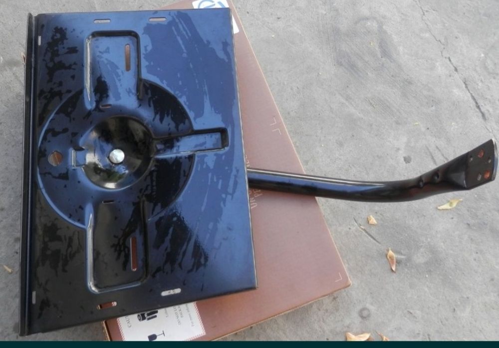 Крепление  на стену для телевизора или монитора.