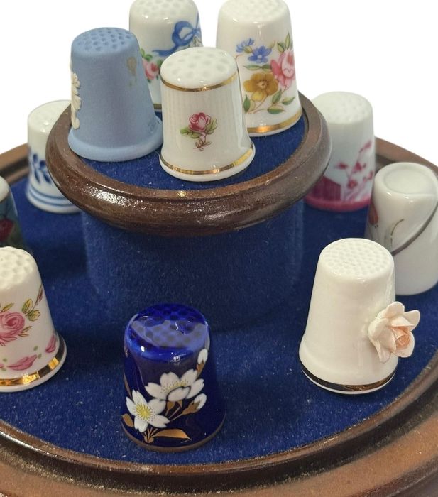 Coleção de 12 Dedais em Porcelana