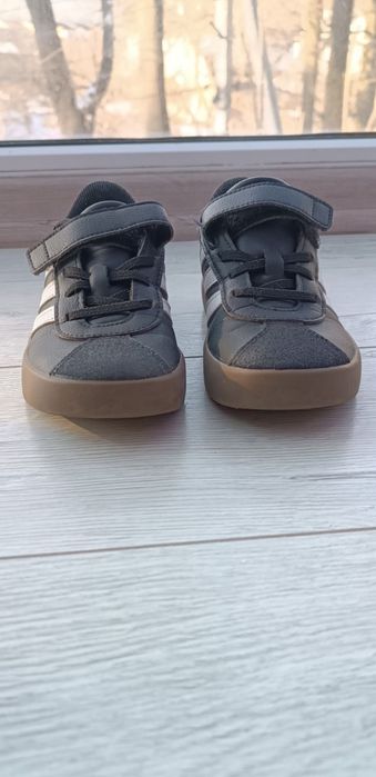 Кросівки снікерси adidas 30