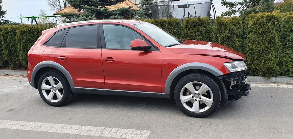 Audi Q5 2.0 Benzyna Quattro Bogate wyposażenie Salon PL Po potrąceniu jelonka