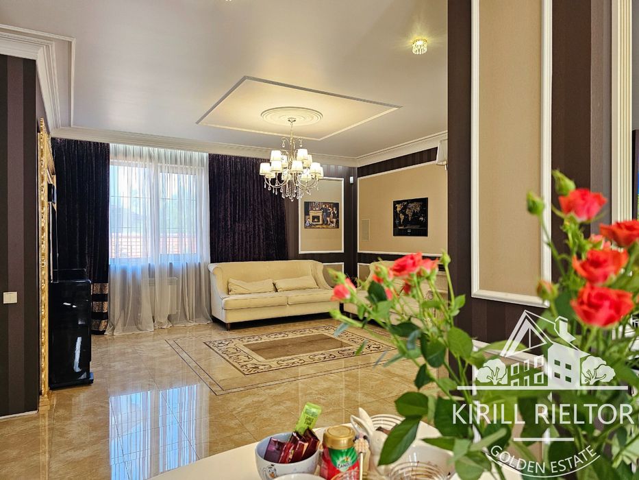 В городке "Золотые Ключи" продается дом с баней и бассейном