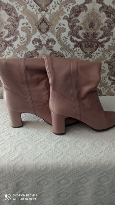 Чоботи жіночі   LOTTINI ( Італія) шкіряні розмір 26.5 см.