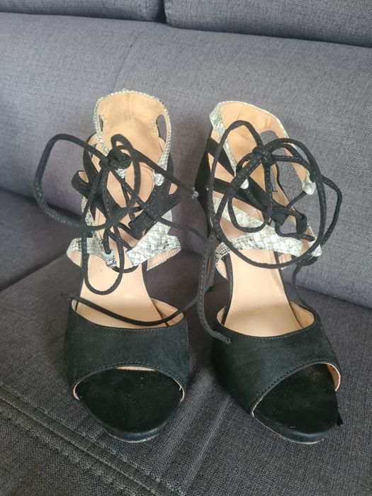 Buty na salo na obcasie 38