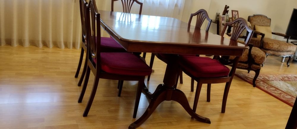 Conjunto Sala de Jantar Clássica Completa – Mesa Extensível (até 12 pessoas) + 8 Cadeiras (palhinha) + Aparador + Cristaleira