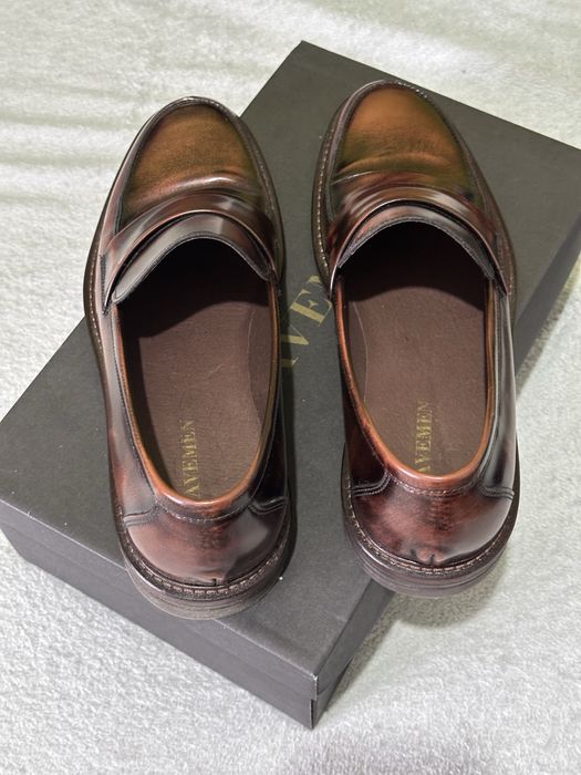 Sapatos Cavemen em pele como novos