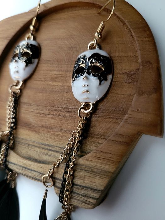 Eleganckie duże nowoczesne długie kolczyki czarne pióra bal maskowy