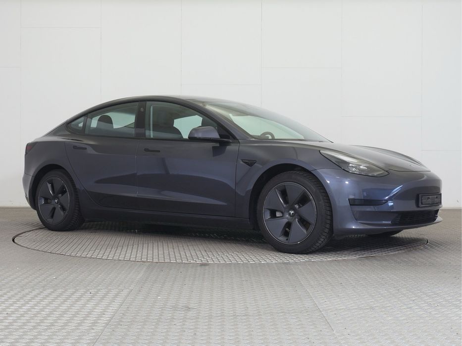 Tesla Model 3 — fotografia 3