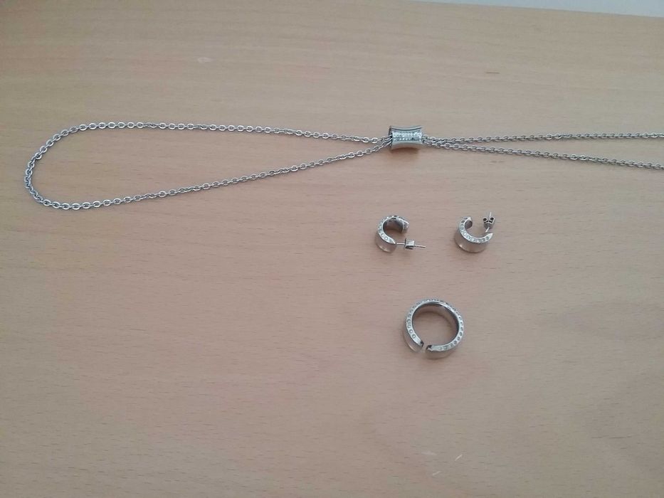 Conjunto novo Swarovski de brilhantes (fio, brincos e anel ajustável)