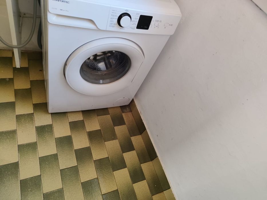 Cama e máquina de lavar