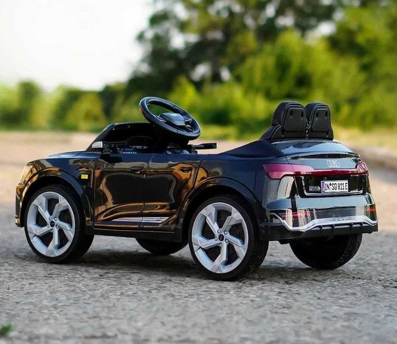 Дитячий Електромобіль Audi SQ8 Чорний на радіокеруванні