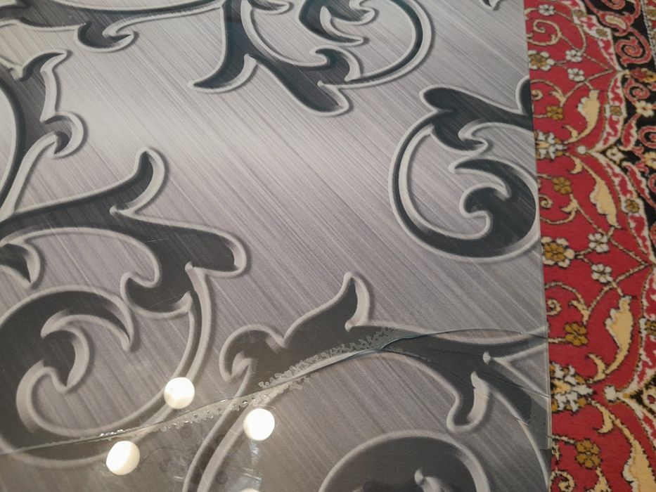 Продам стекляный столик для зала, гостинной