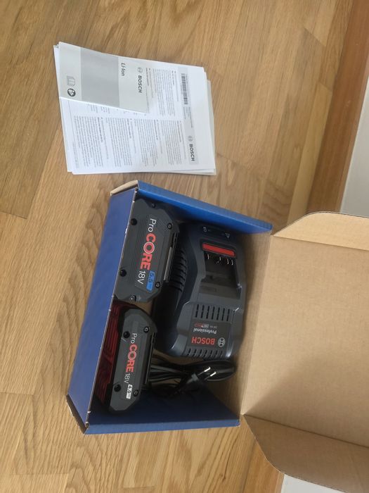 Kit Bateria Bosch 18V 5.5Ah + 4.0Ah e carregador