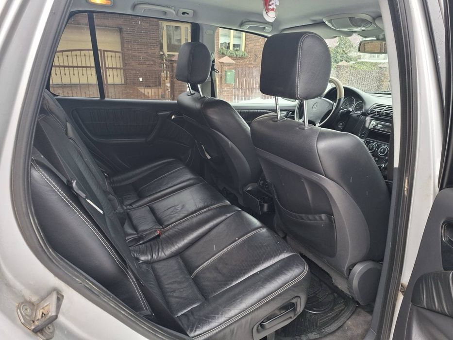 Продаєця Мерседес