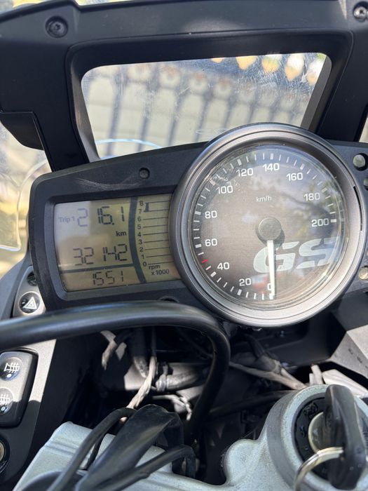 Vendo mota BMW de 2012 em ótimo estado geral