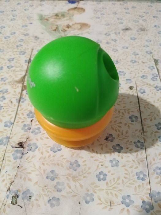 Vendo afia para lápis de cor verde e laranja