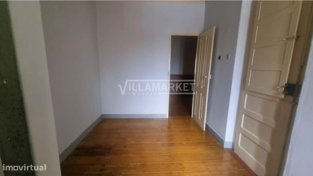 Prédio de Utilização Mista da banca com Potencial Habitacional e Comer