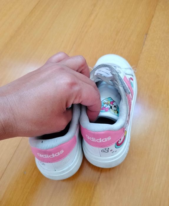 Ténis Adidas Disney tam. 30