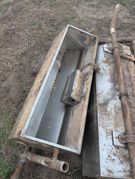 Poidło wannowe  dla bydła krów byków ze stali nierdzewnej.
