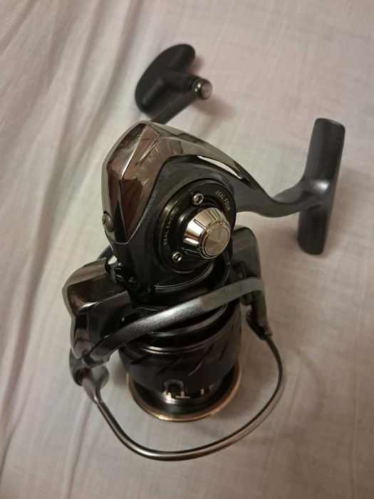 Kołowrotek daiwa luvias 2500H