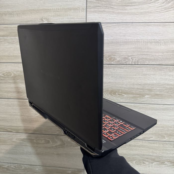 Ігровий ноутбук i7 7700, Gtx 1070 8Gb, 16Gb