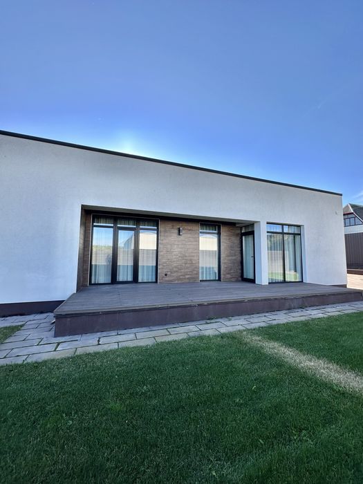 НОВИЙ одноповерховий будинок з дизайнерським ремонтом у закритому КМ !