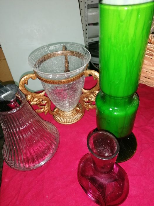 Jarra de vidro e latao