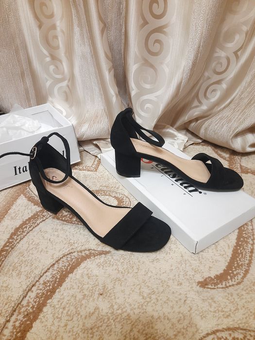 Женские босоножки