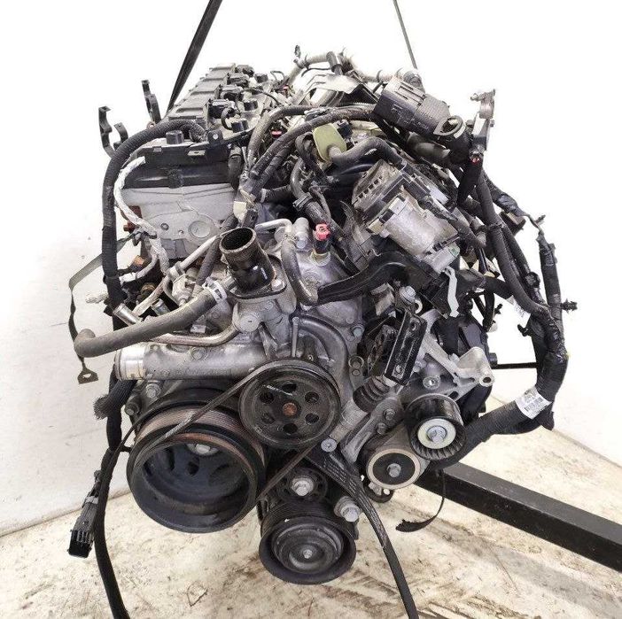 Jeep Wagoneer 2022 – kompletny silnik 5.7L z defektem.