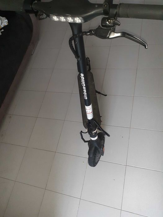 Vendo nao tem bataria mas leva cargador