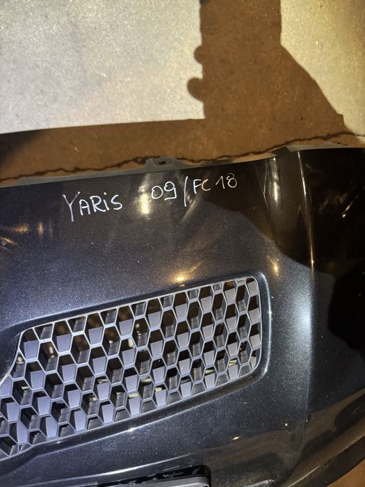 Zderzak Przedni Halogeny Czarny 209 Toyota Yaris II