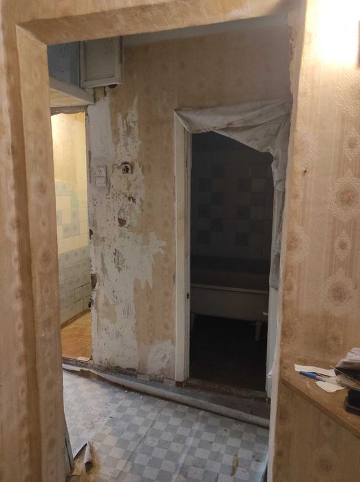 Терміново!Гарна квартира,без ремонту,практично у центрі.Власник