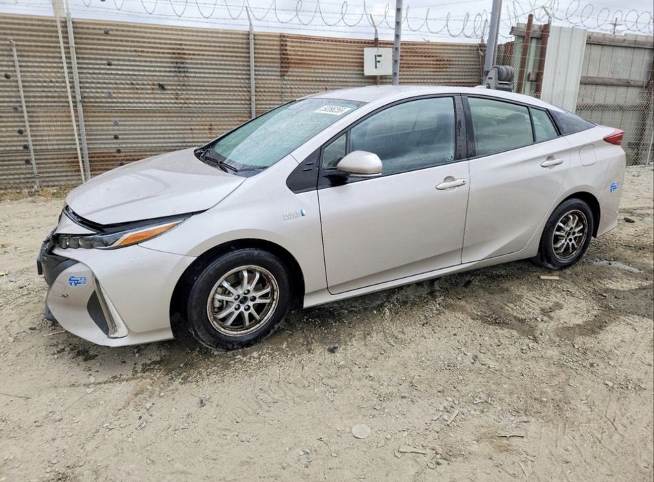 Авто вже в Києві! Toyota Prius Prime