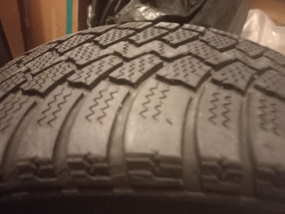 Vendo 2 pneus semi-novos