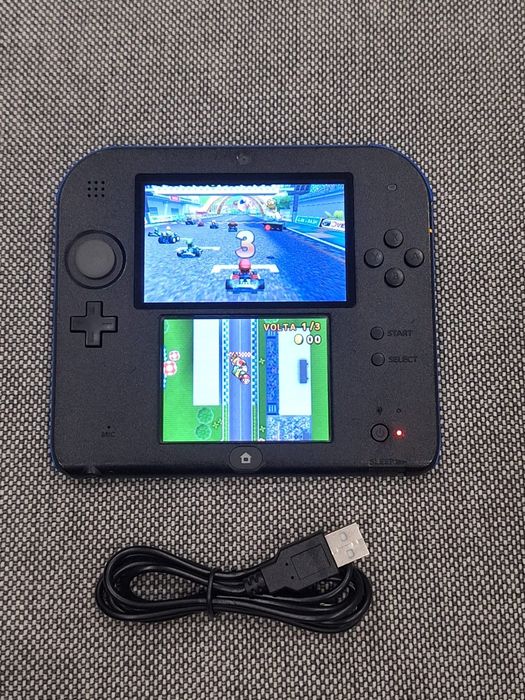 Nintendo 2DS com loja para instalar jogos e cartão de 64GB