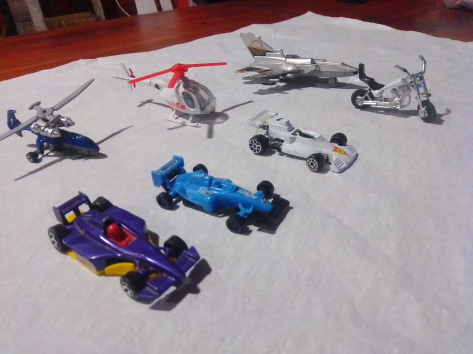 Conjunto de brinquedos para crianças ou colecionadores