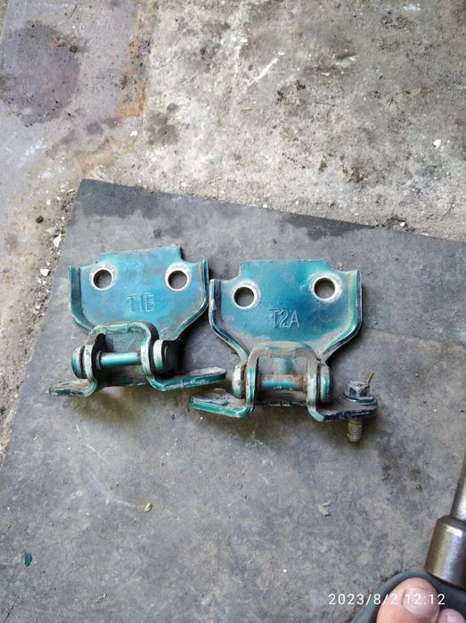 Передние петли от двери ланоса