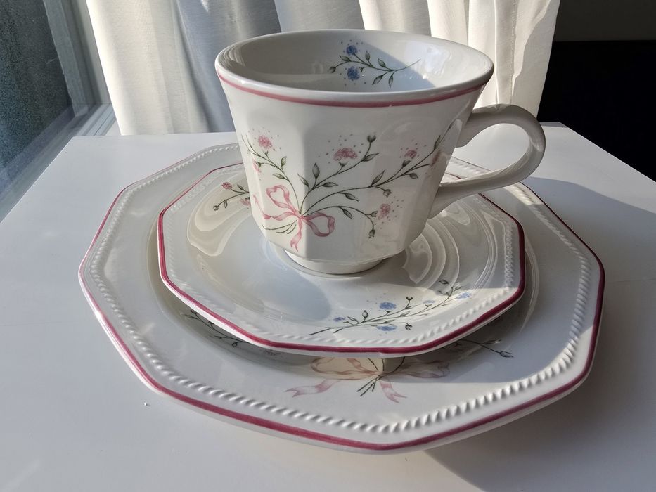 Порцелянова колекційна чайна трійка; Churchill England; Mille Fleurs;