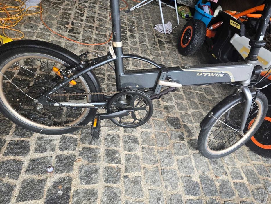 Bicicletas elétrica e comum