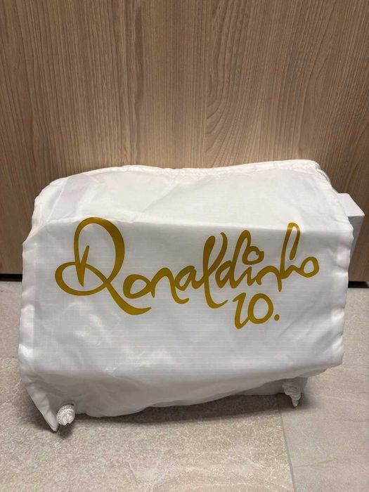 Nike Tiempo Legend Ronaldinho Touch of Gold IC Limited