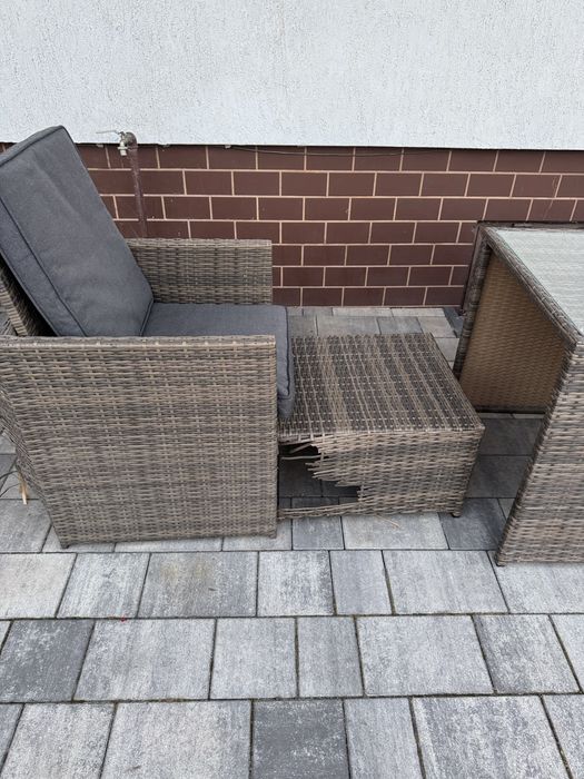 Meble rattanowe uszkodzone