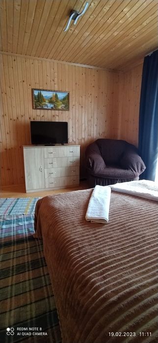 Відпочинок в мальовничому місці на березі річки у селі Ізки