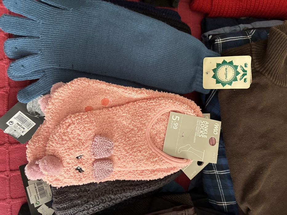 8 gorros + 2 caneleiras + 1 luvas + 3 meias antiderapantes + gola