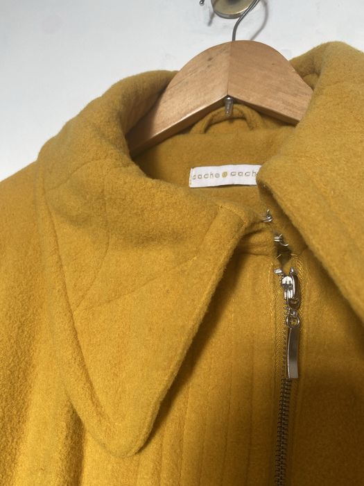 Płaszcz wełniany Cache Cache z paskiem i kołnierzem żółty