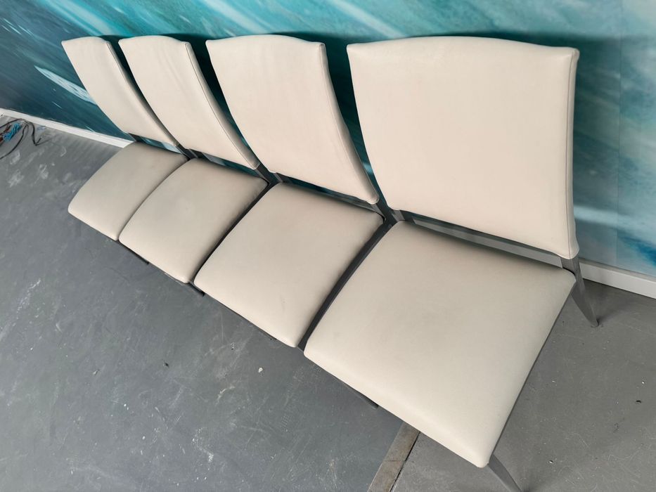 Conjunto de 4 cadeiras metálicas estofadas