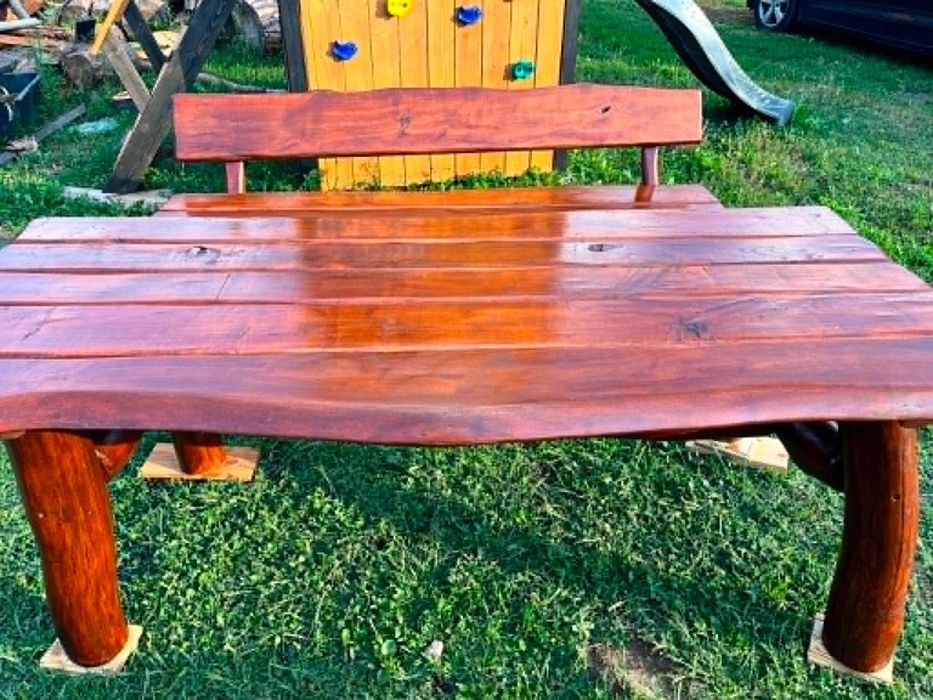 Stół drewniany ogrodowy z ławkami w stylu góralskim