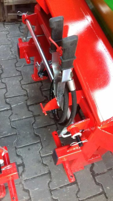 Розкидач міндобрив лійка рум 1000 кг Польща чистий Оригінал